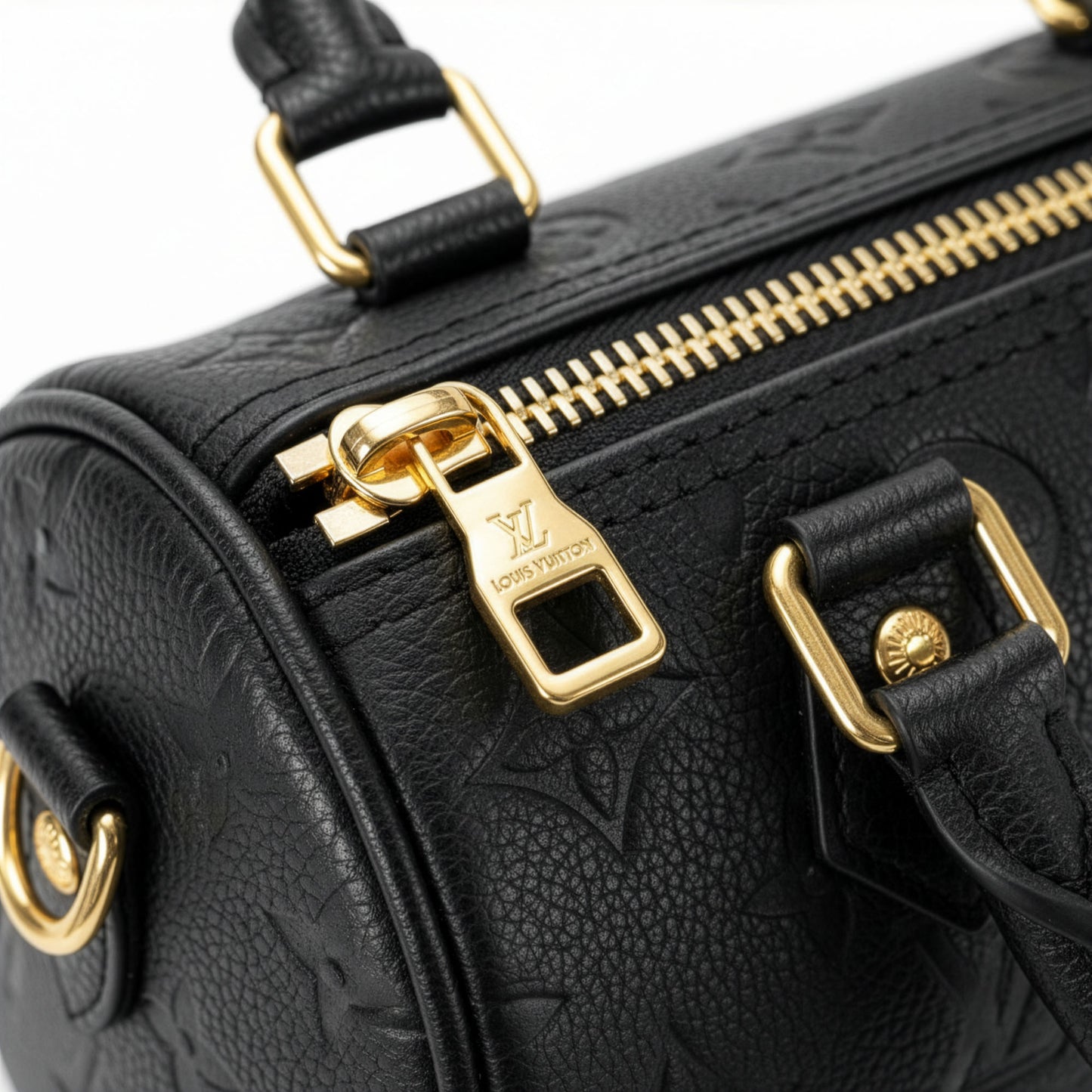 Sac Capri Onyx — détail fermoir doré Louis Vuitton — Beauty Store Maroc