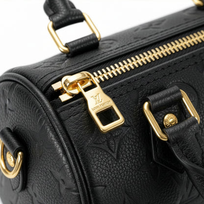 Sac Capri Onyx — détail fermoir doré Louis Vuitton — Beauty Store Maroc