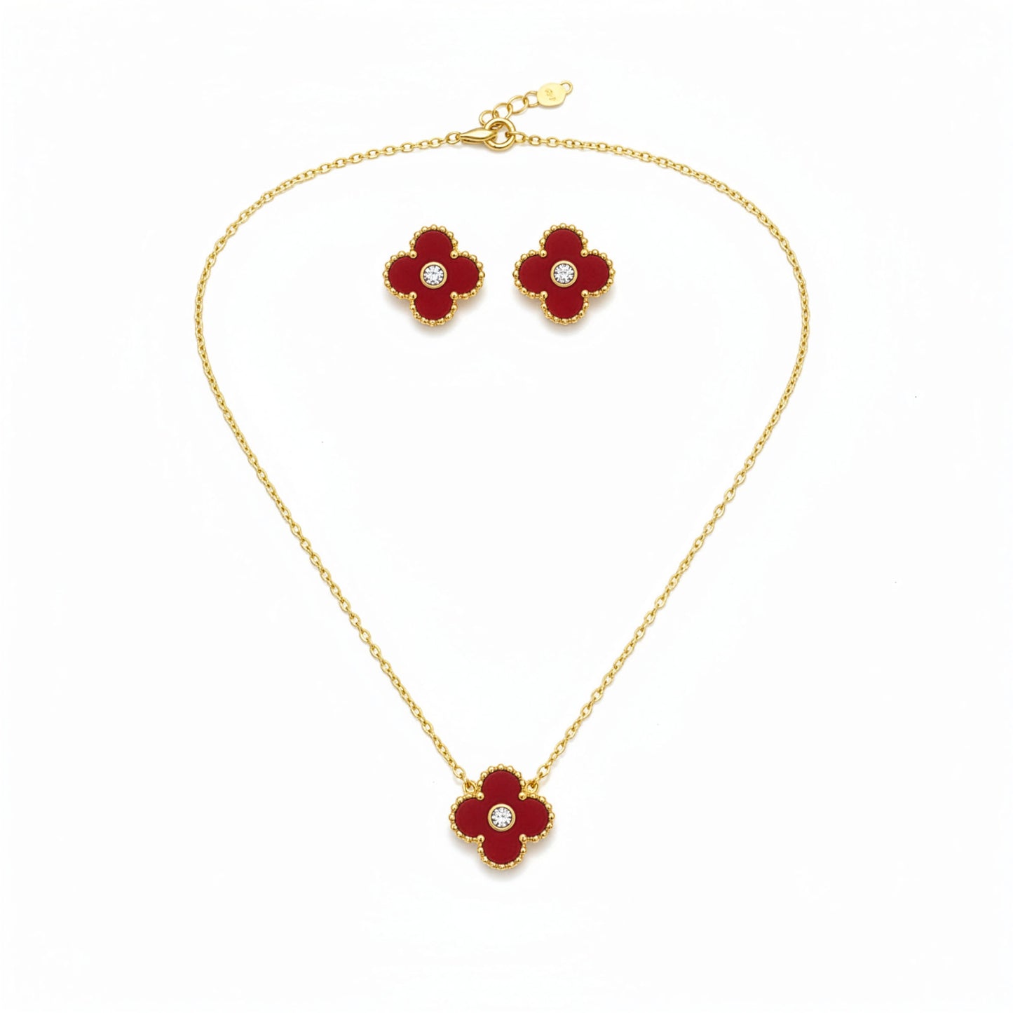 Set Trèfle Lumière Vermeil flatlay complet collier chaîne dorée boucles assorties rouge — Beauty Store Maroc