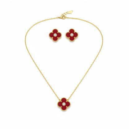 Set Trèfle Lumière Vermeil flatlay complet collier chaîne dorée boucles assorties rouge — Beauty Store Maroc