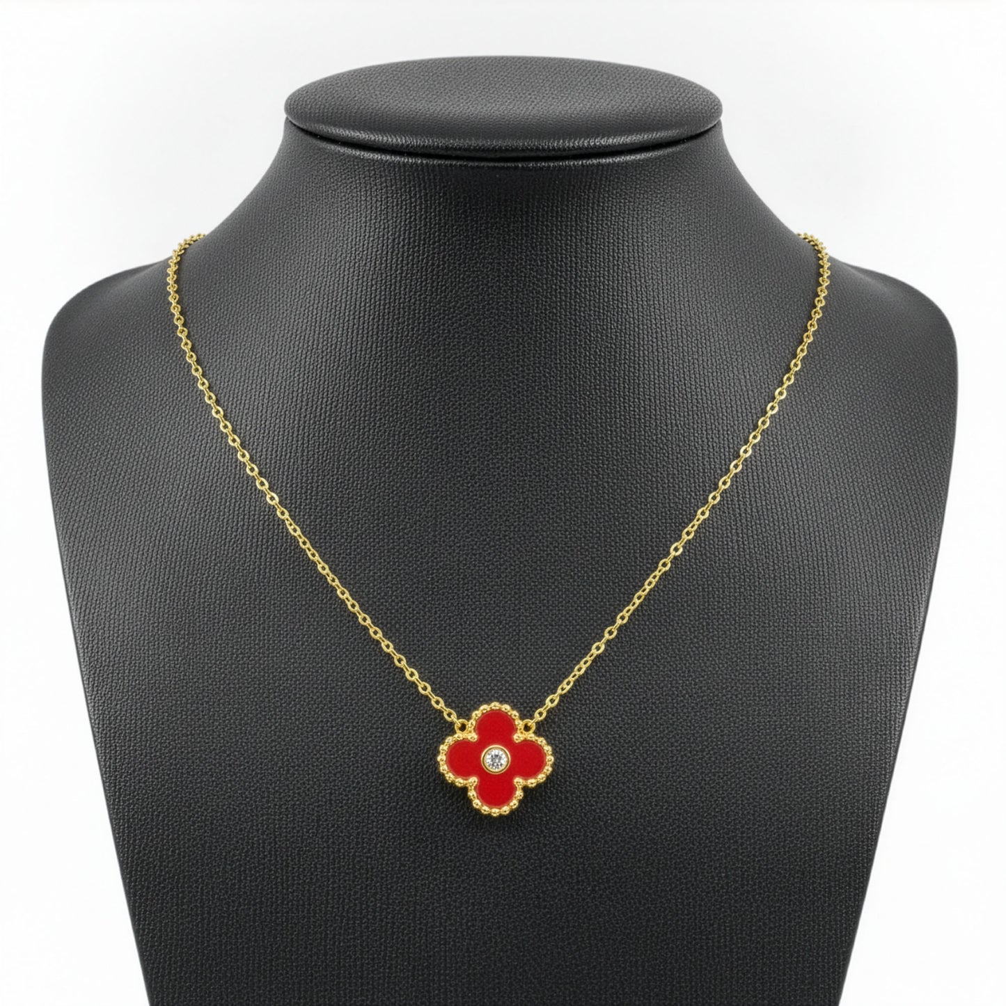 Collier Trèfle Lumière Vermeil flatlay chaîne dorée 45cm pendentif rouge cristal — Beauty Store Maroc