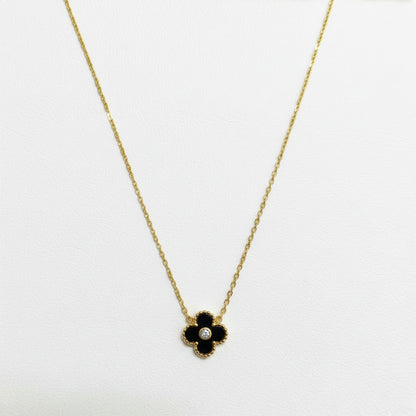Collier Trèfle Lumière Onyx flatlay chaîne dorée 45cm pendentif cristal — Beauty Store Maroc
