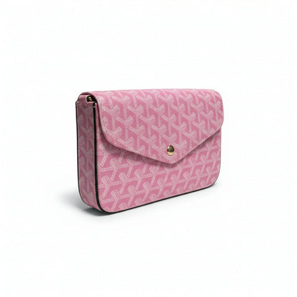 Sac Élara Rose Pétale - trois quarts gauche, pochette monogramme rose chaîne dorée | Beauty Store Maroc