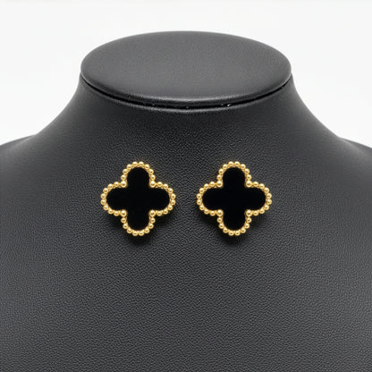 Boucles Trèfle Onyx — clous onyx noir mat bordure milgrain dorée flatlay — Beauty Store Maroc