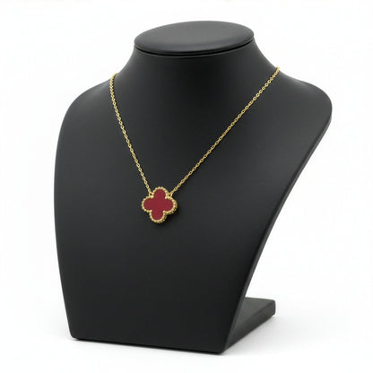 Collier Trèfle Vermeil — pendentif rouge vermeil mat bordure milgrain dorée sur buste — Beauty Store Maroc