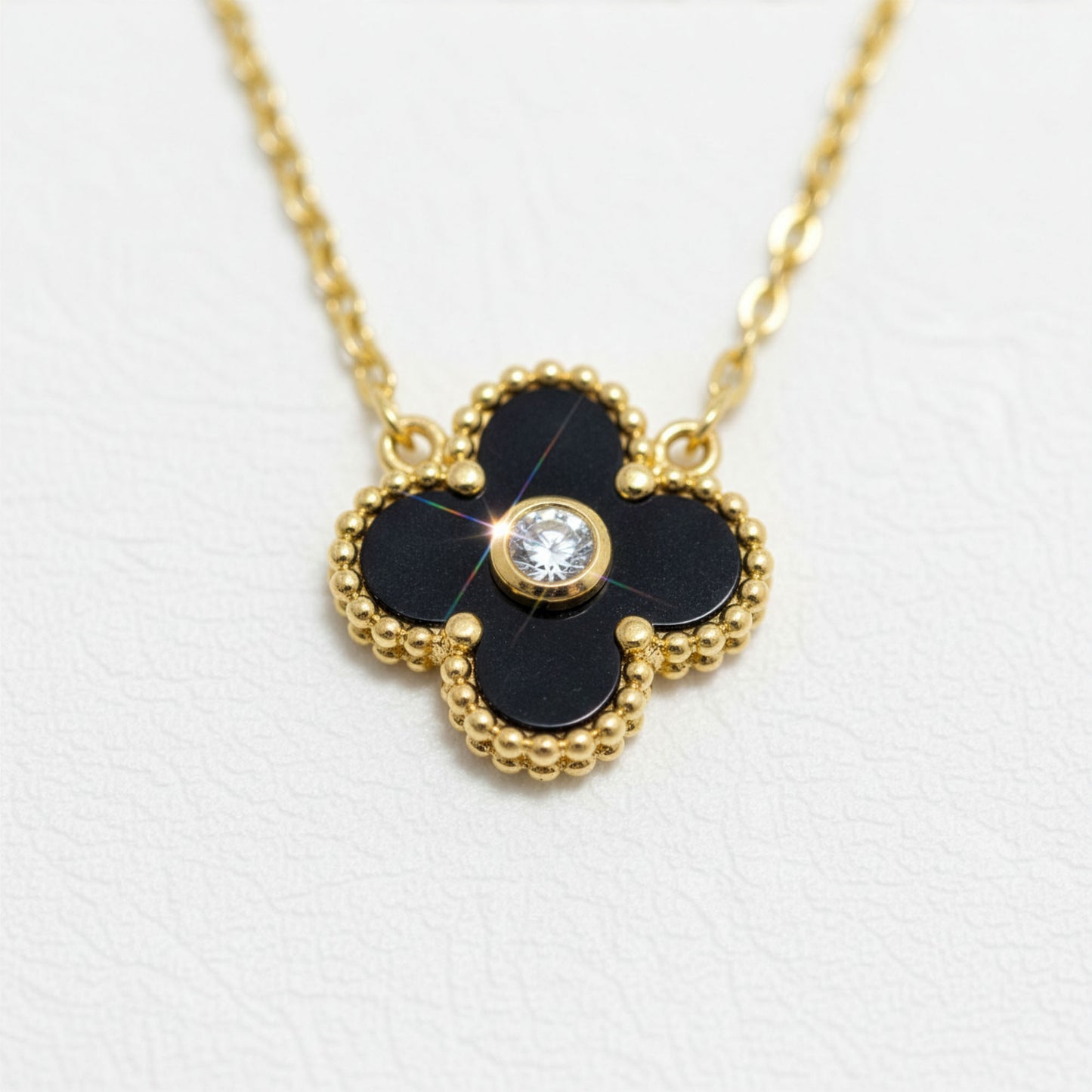 Collier Trèfle Lumière Onyx macro pendentif cristal serti bezet doré — Beauty Store Maroc