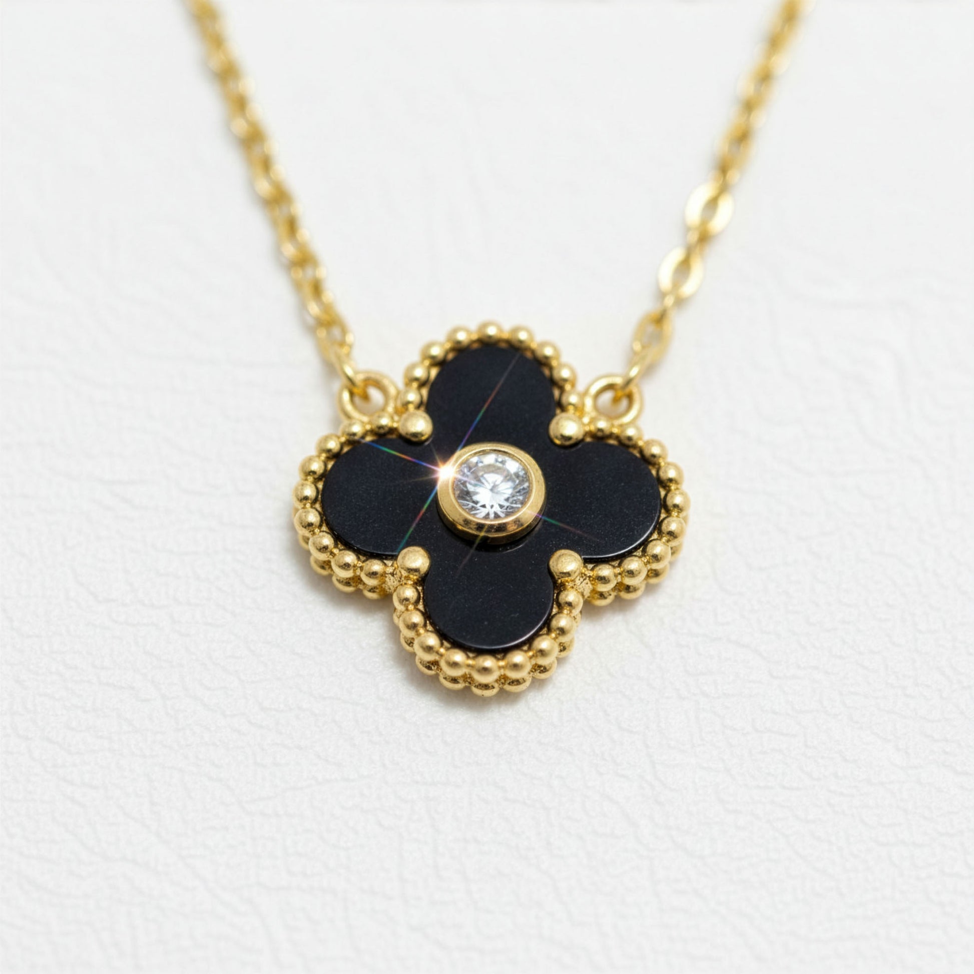 Collier Trèfle Lumière Onyx macro pendentif cristal serti bezet doré — Beauty Store Maroc