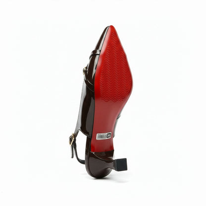 Escarpin Venezia Chocolat - Photo lifestyle thème marbre blanc luxe | Beauty Store Maroc