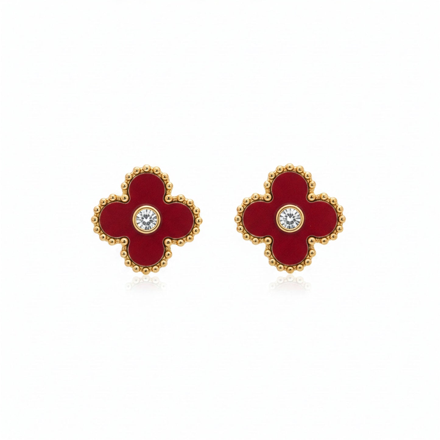 Boucles Trèfle Lumière Vermeil paire espacée fond blanc cristal serti bezet doré — Beauty Store Maroc