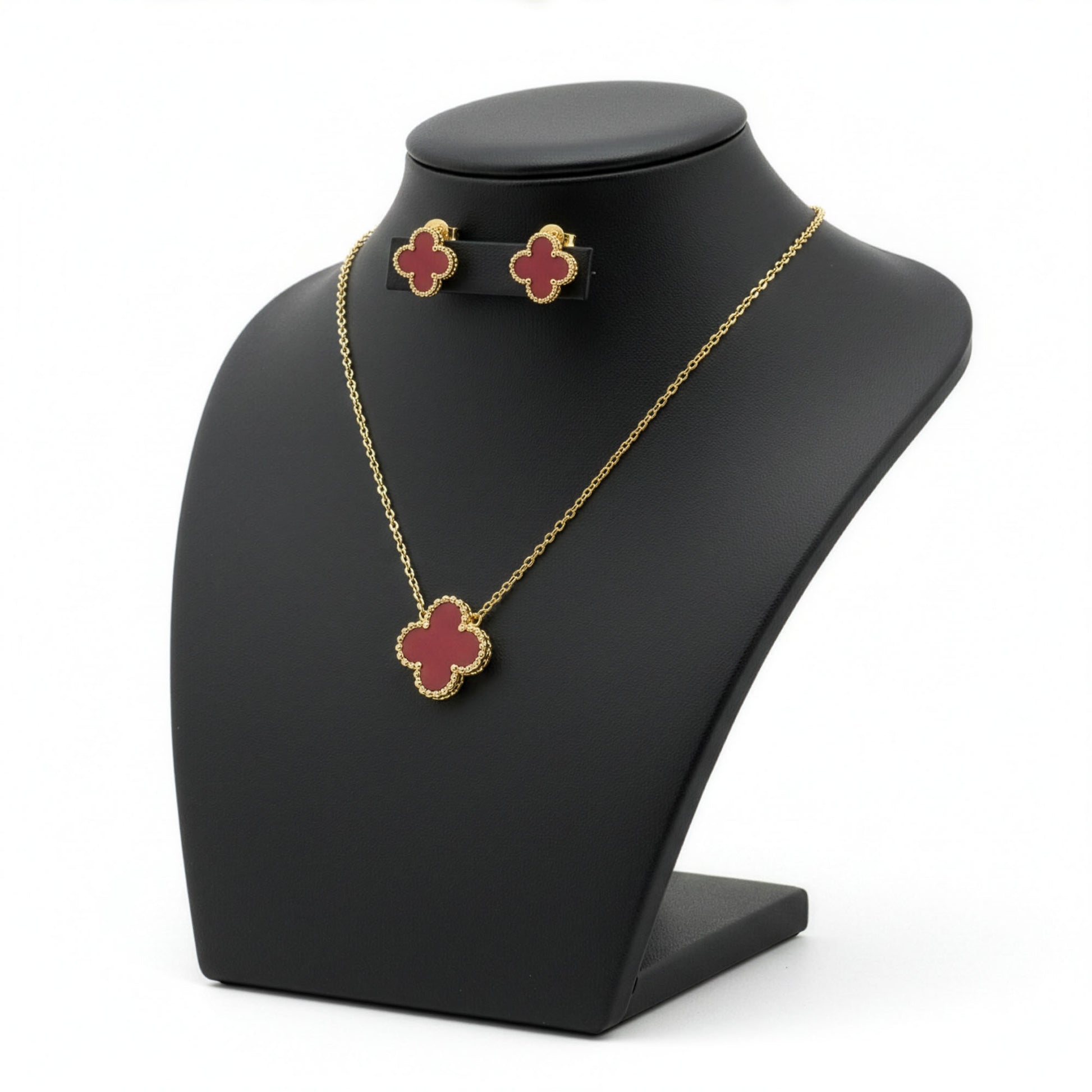 Set Trèfle Vermeil collier et boucles rouge vermeil sur buste fond blanc — Beauty Store Maroc