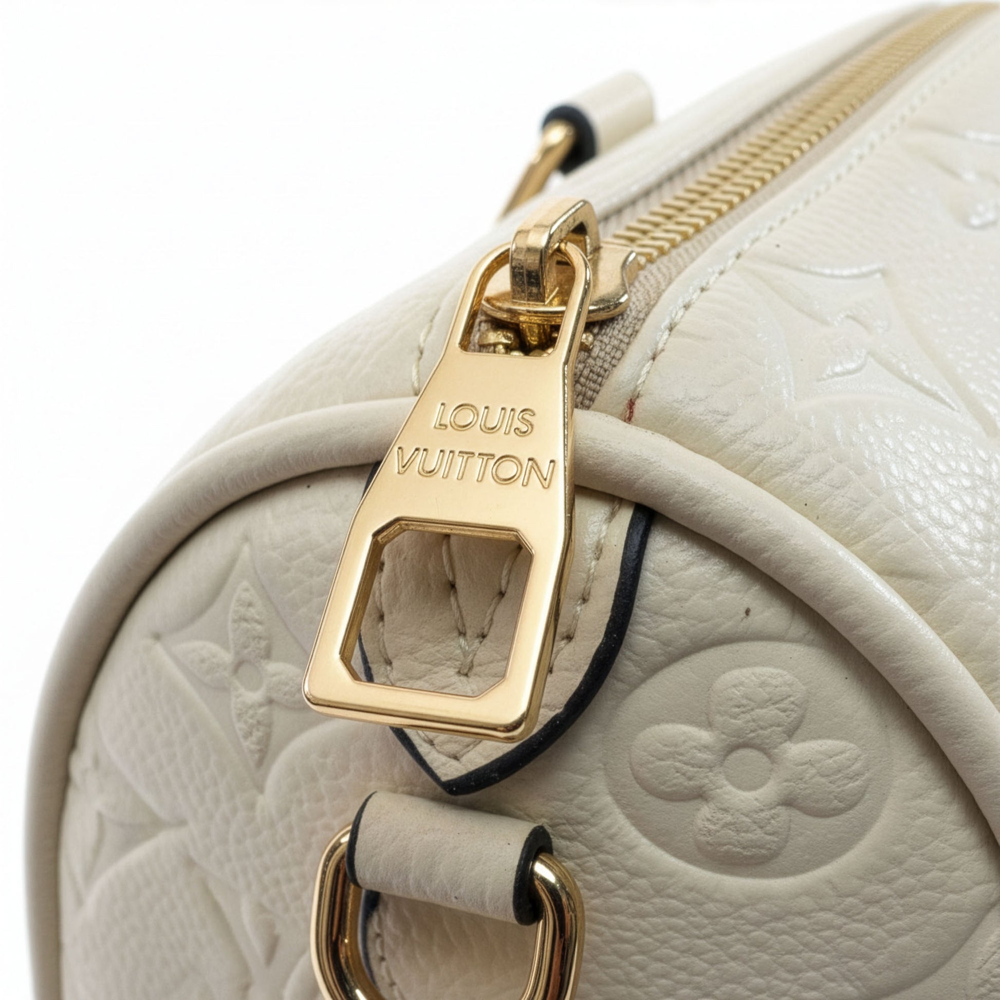 Sac Capri Ivoire — détail zip doré Louis Vuitton et D-ring — Beauty Store Maroc