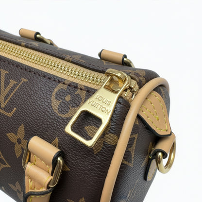 Sac Capri Monogramme Camel — détail zip et anneau bandoulière doré — Beauty Store Maroc